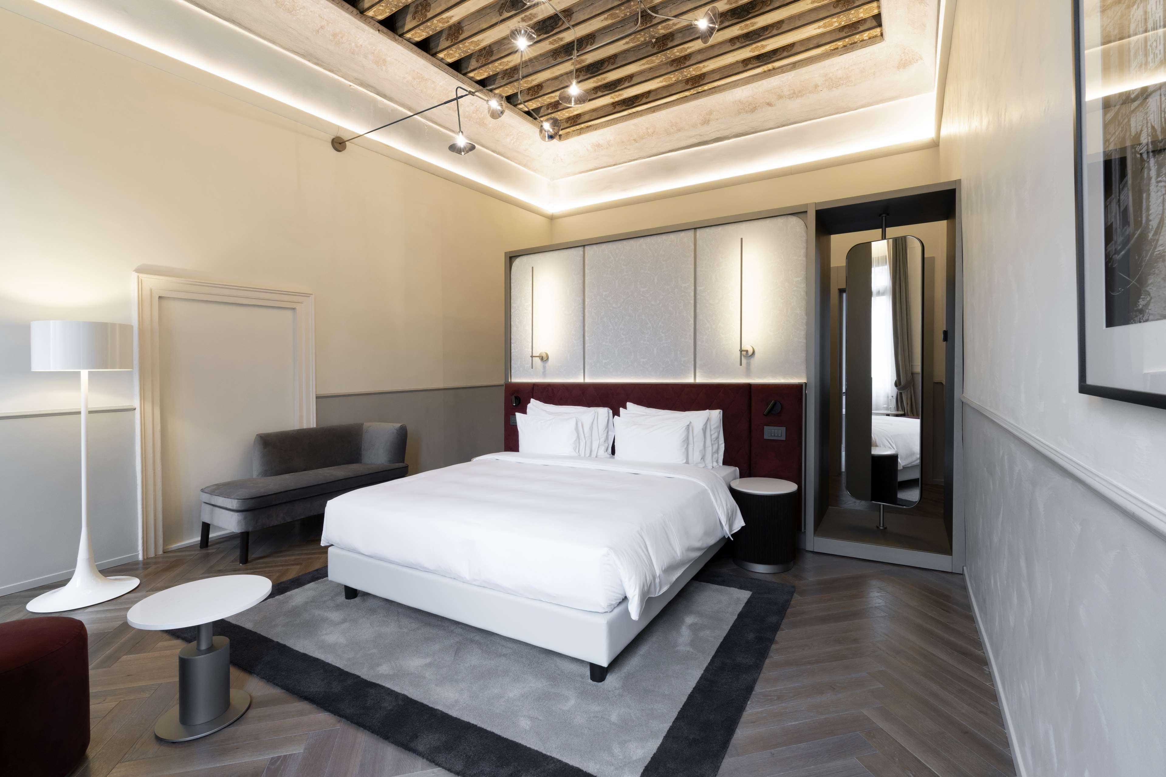 Radisson Collection Hotel, Palazzo Nani ונציה מראה חיצוני תמונה A bedroom at the hotel