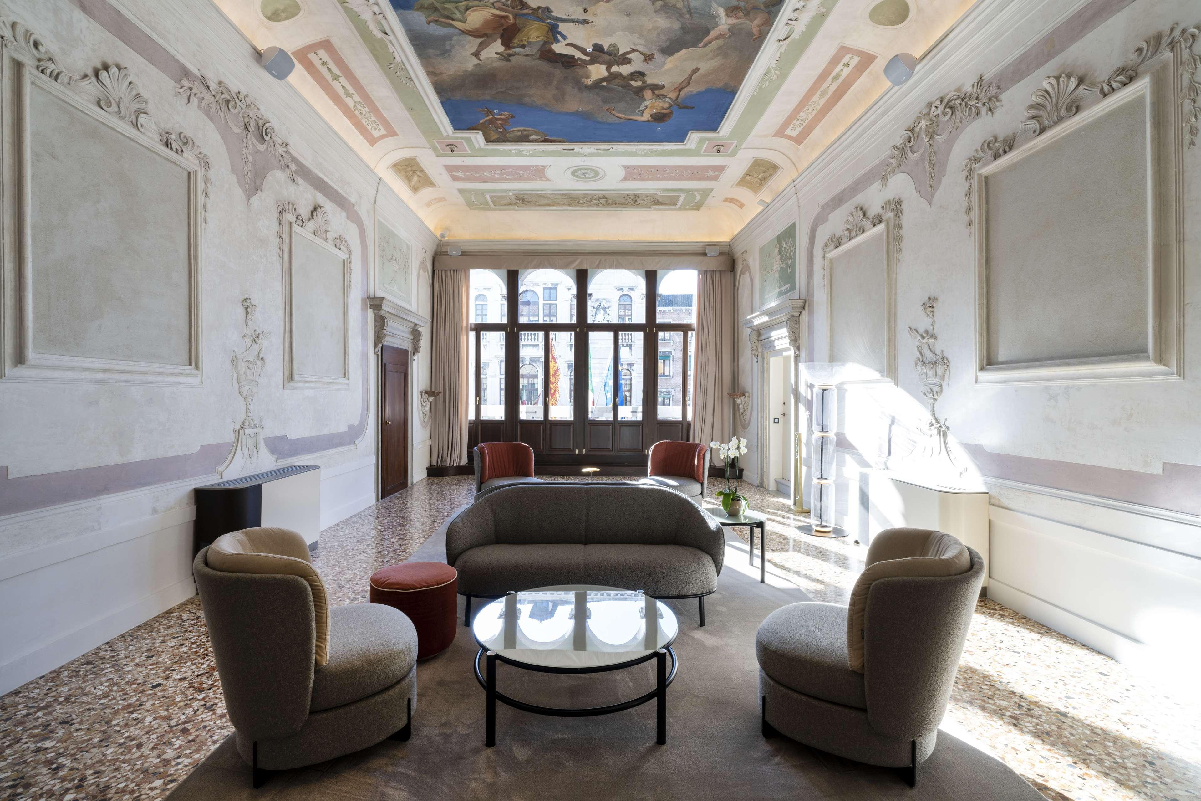 Radisson Collection Hotel, Palazzo Nani ונציה מראה חיצוני תמונה The lobby of the hotel