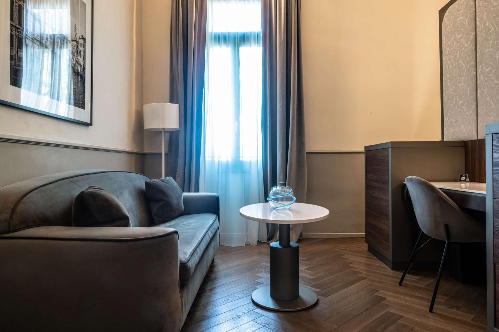 Radisson Collection Hotel, Palazzo Nani ונציה מראה חיצוני תמונה A room at the hotel