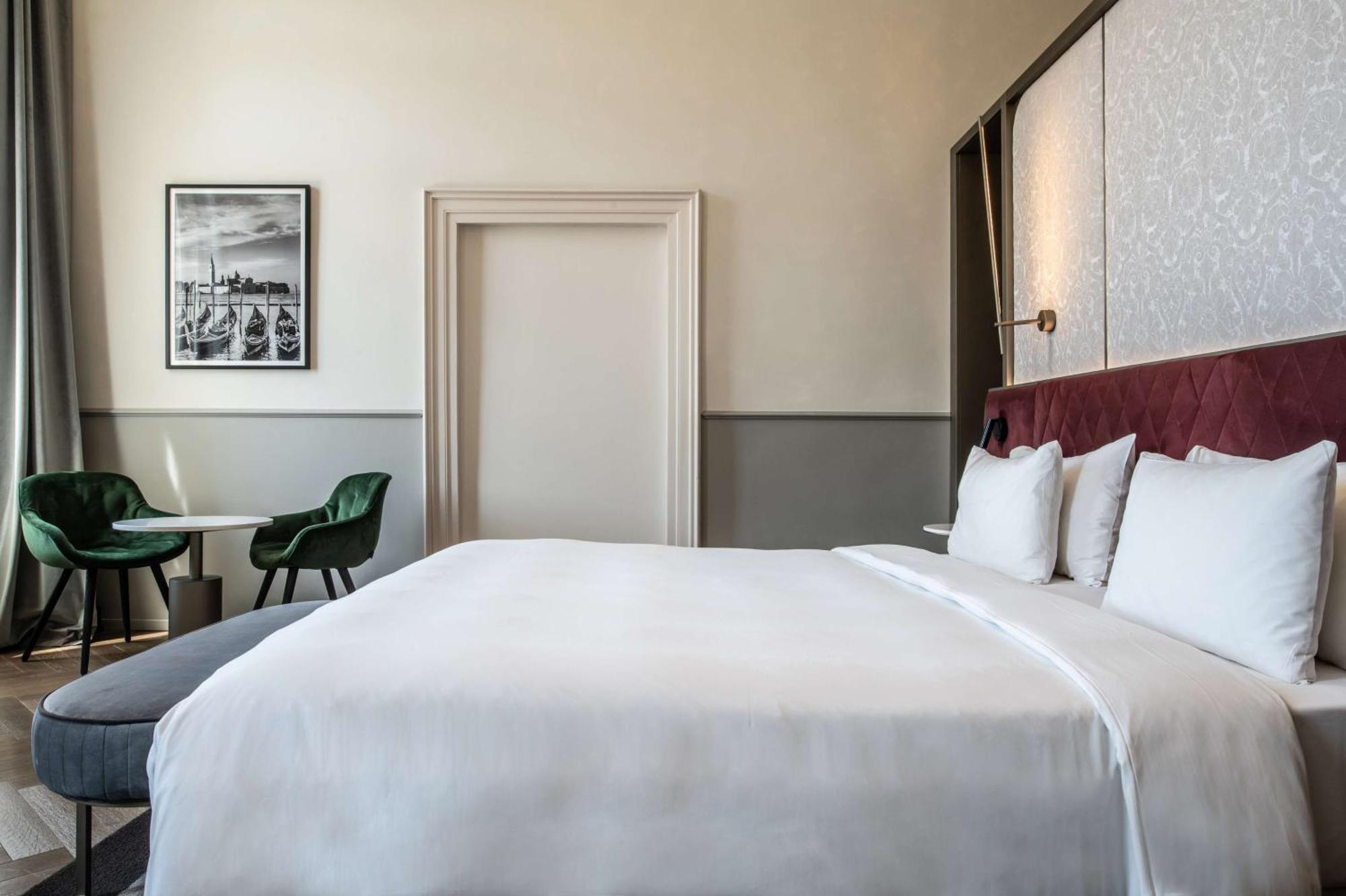 Radisson Collection Hotel, Palazzo Nani ונציה מראה חיצוני תמונה A bedroom at the hotel