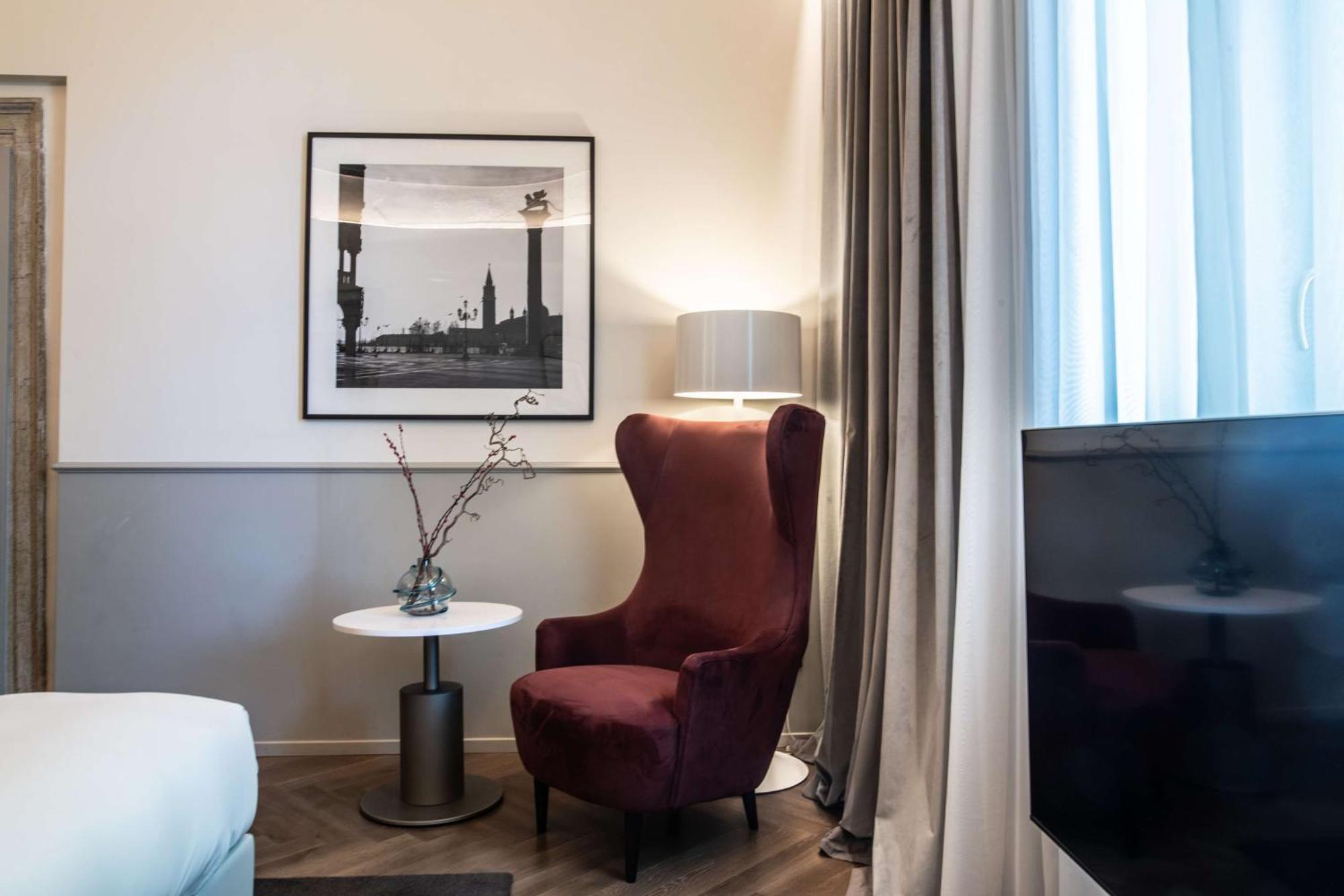 Radisson Collection Hotel, Palazzo Nani ונציה מראה חיצוני תמונה A room at the hotel