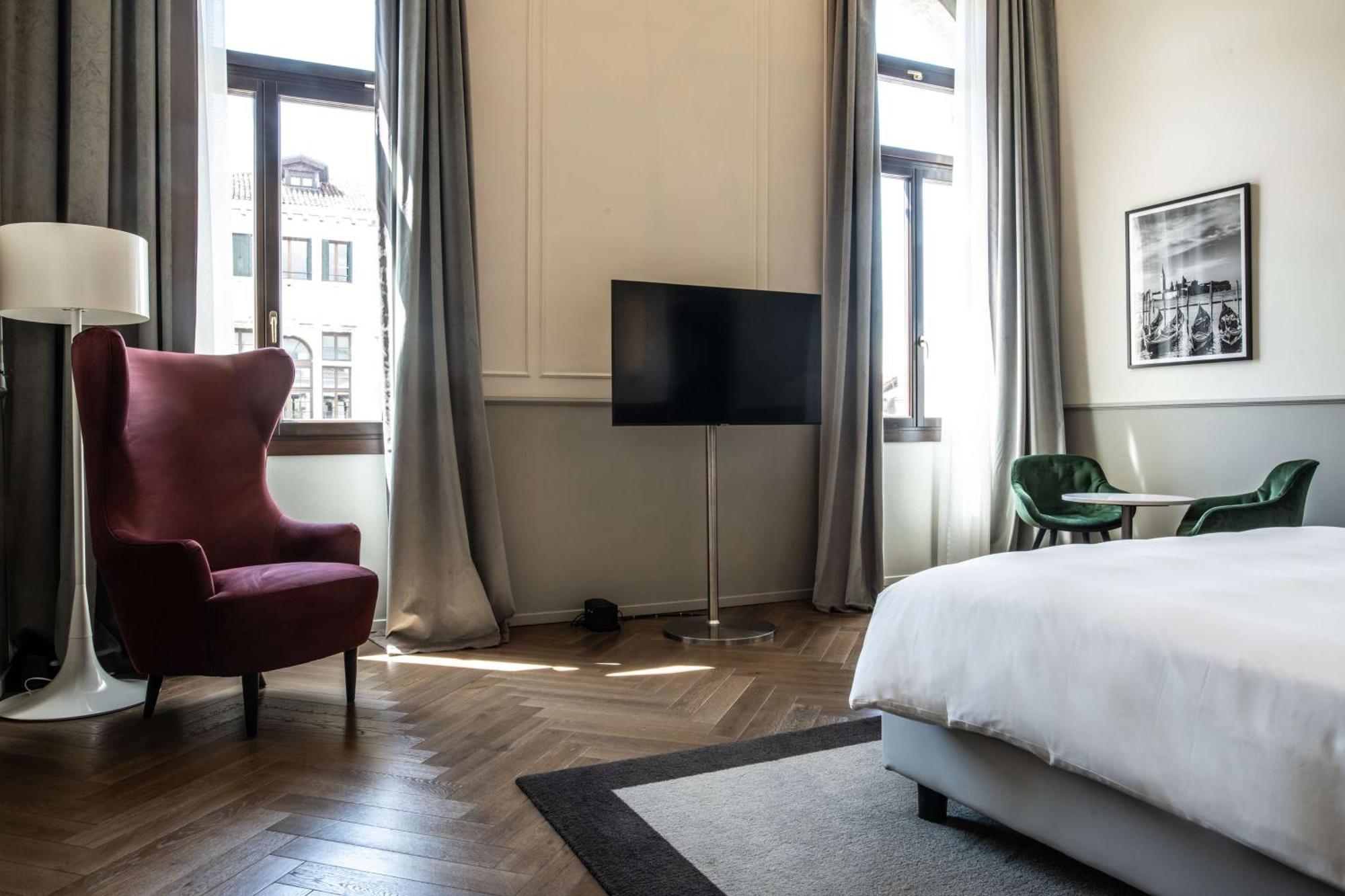 Radisson Collection Hotel, Palazzo Nani ונציה מראה חיצוני תמונה A room at the hotel
