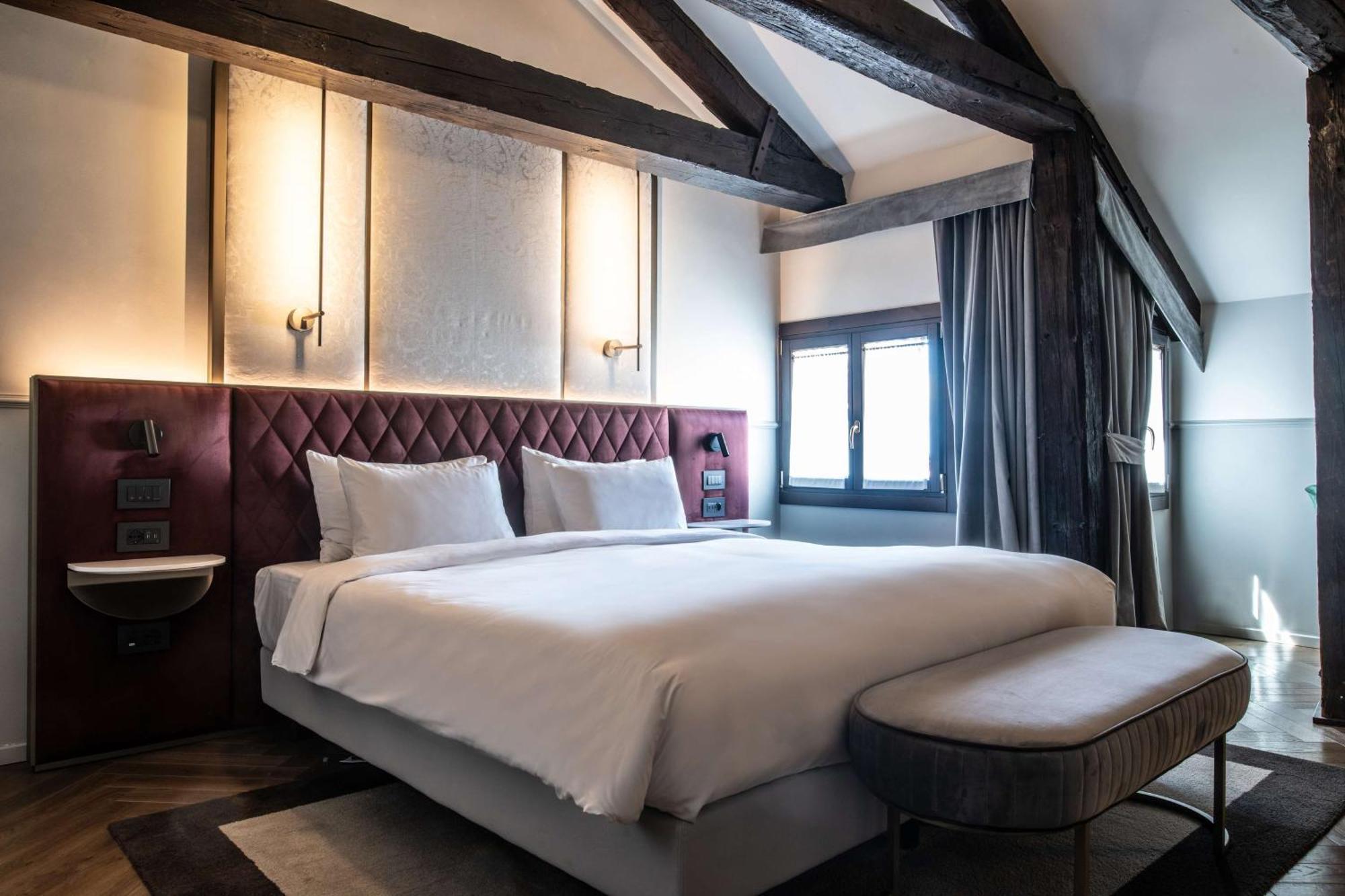 Radisson Collection Hotel, Palazzo Nani ונציה מראה חיצוני תמונה A bedroom at the hotel