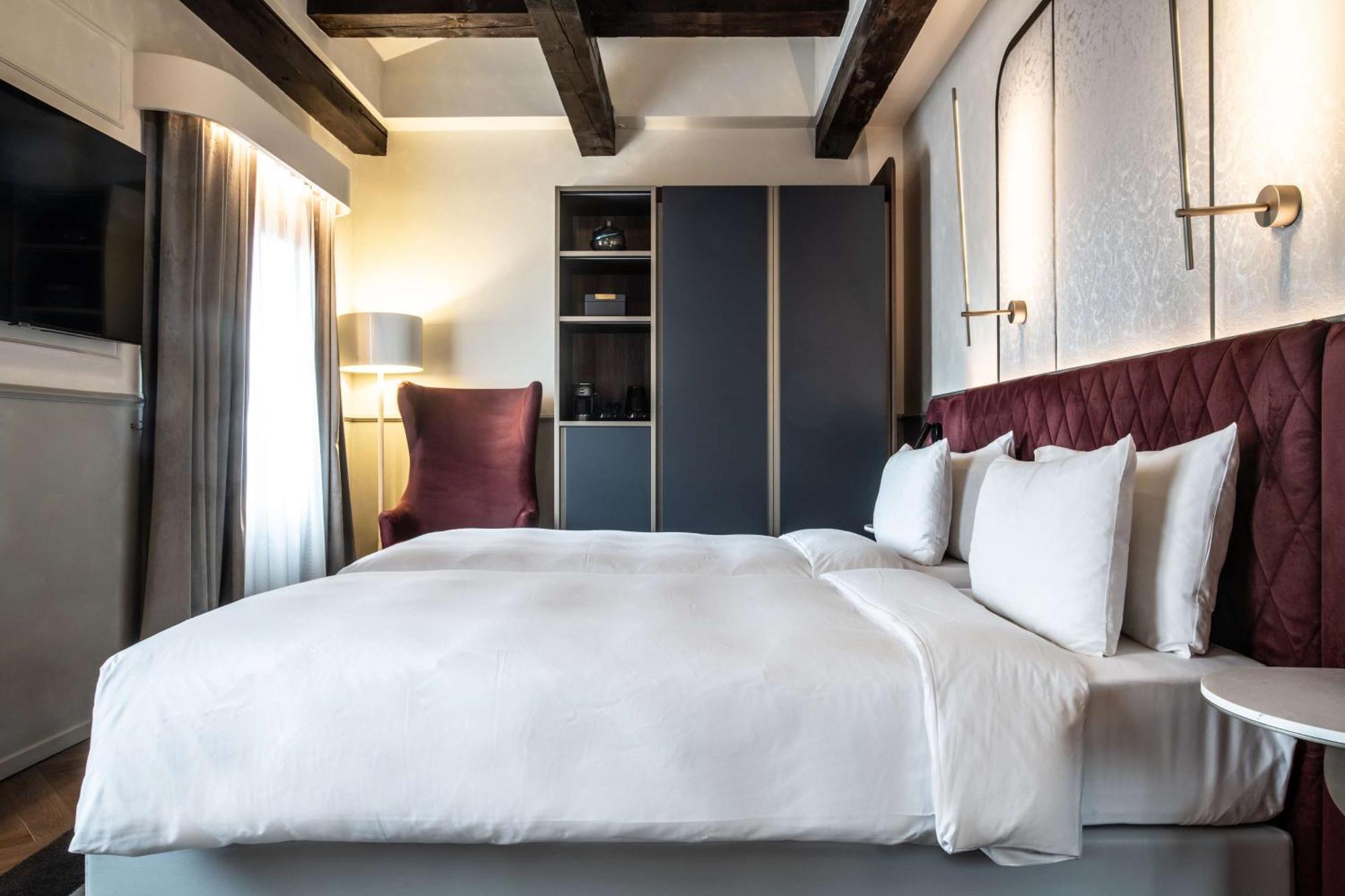 Radisson Collection Hotel, Palazzo Nani ונציה מראה חיצוני תמונה A bedroom at the hotel
