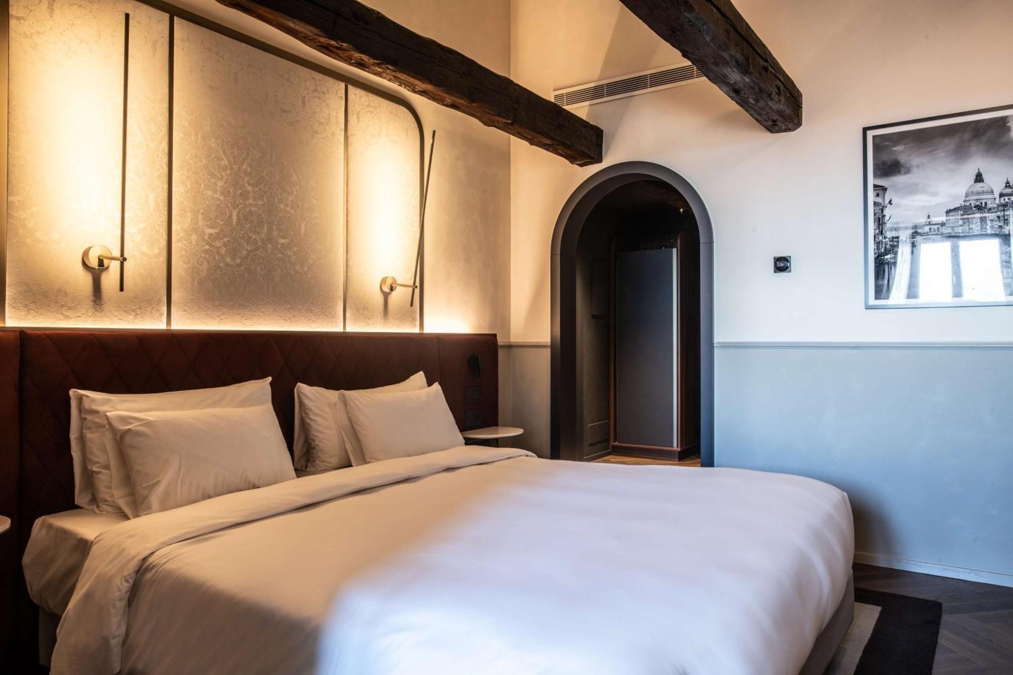 Radisson Collection Hotel, Palazzo Nani ונציה מראה חיצוני תמונה A room at the hotel
