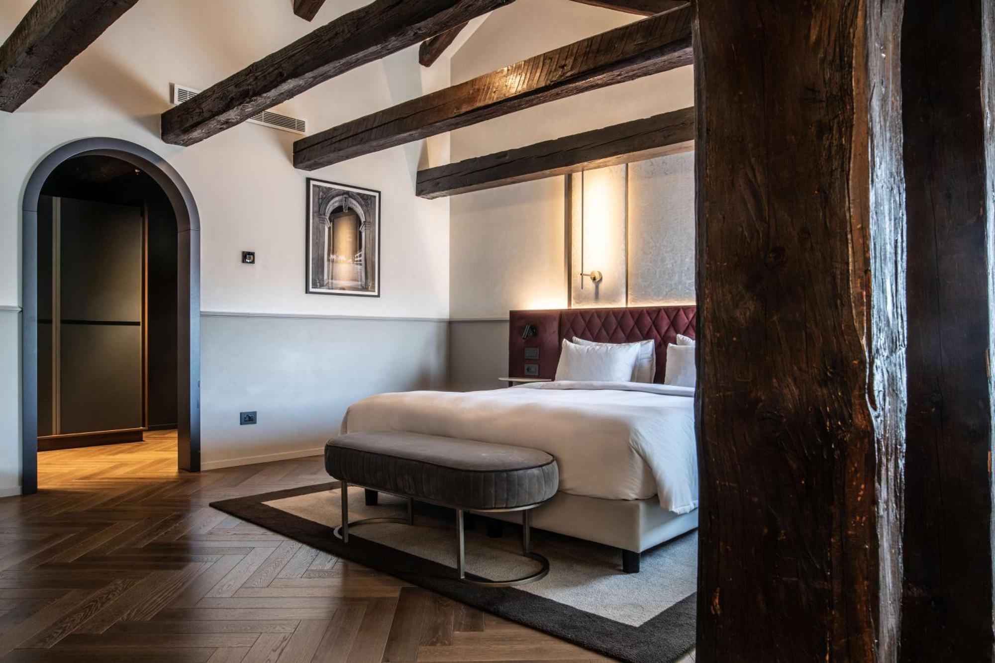 Radisson Collection Hotel, Palazzo Nani ונציה מראה חיצוני תמונה A bedroom at the hotel
