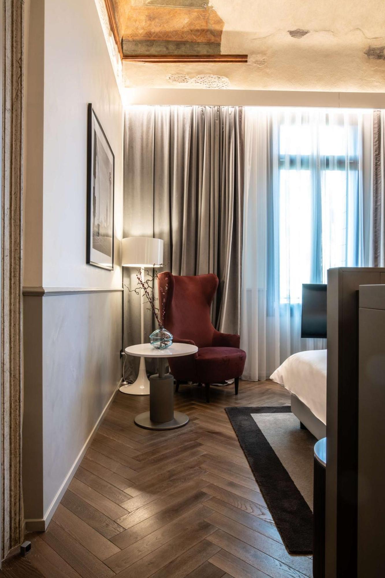 Radisson Collection Hotel, Palazzo Nani ונציה מראה חיצוני תמונה A room at the hotel